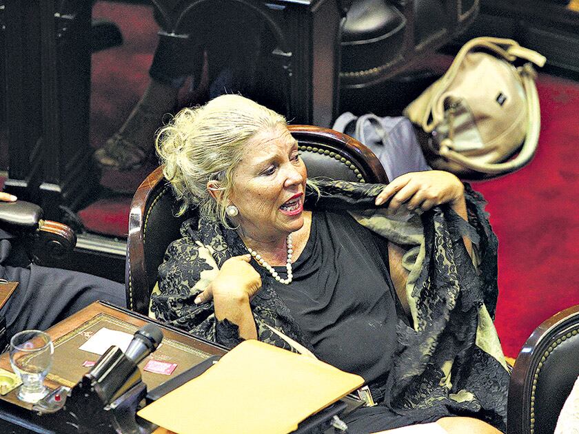 Al ausentarse de la votación, Carrió también avaló el fallo de la Corte que otorgó el 2x1 a los represores.