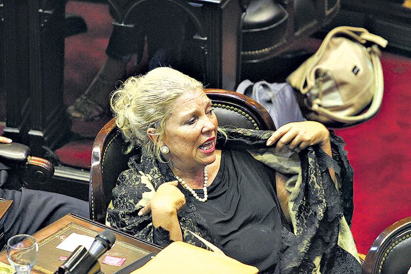 Al ausentarse de la votación, Carrió también avaló el fallo de la Corte que otorgó el 2x1 a los represores.