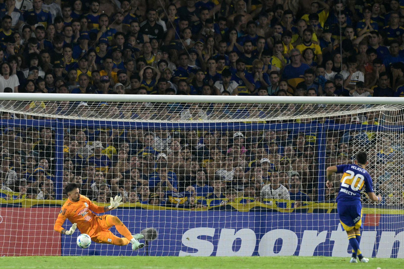 Velasco falló el último penal y Boca quedó afuera