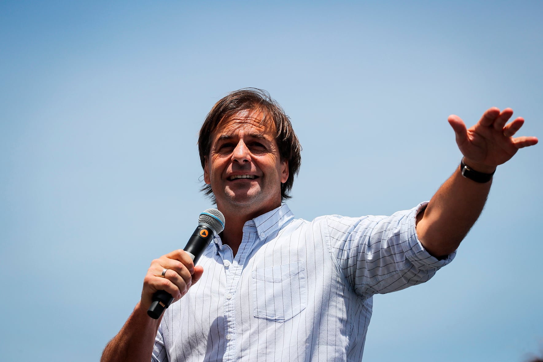 Lacalle Pou encabeza una coalición de cinco partidos.