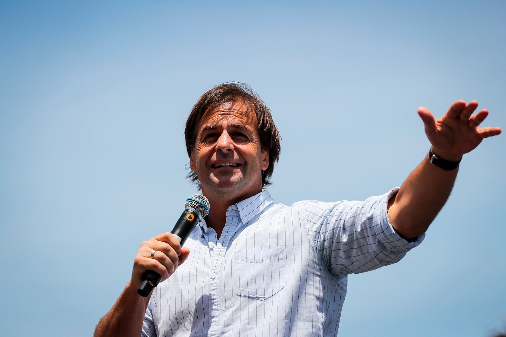 Lacalle Pou encabeza una coalición de cinco partidos.