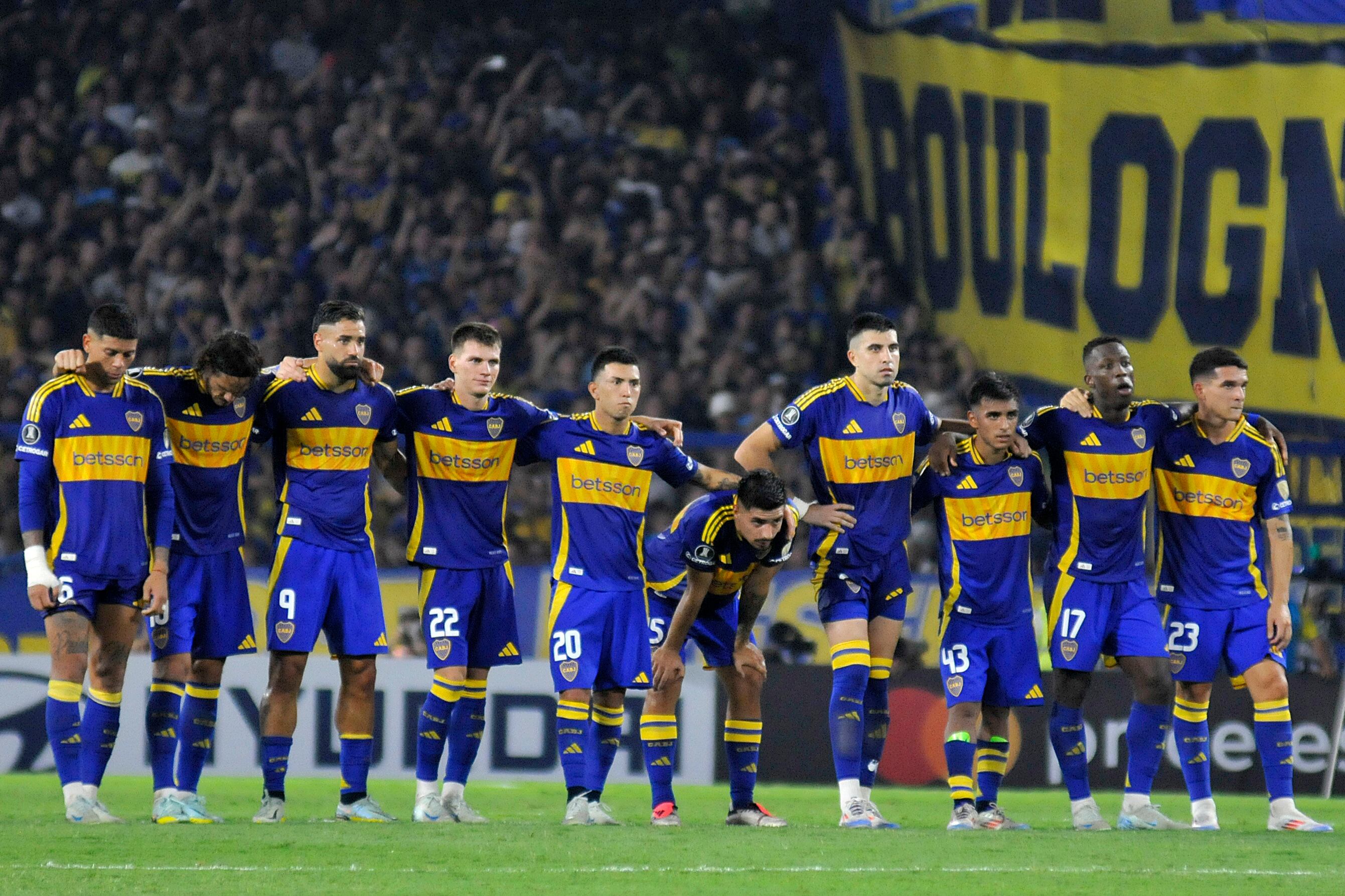 Los jugadores de Boca al finalizar la tanda de penales