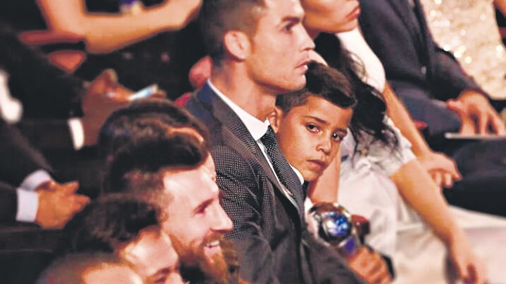 Cristiano Ronaldo y Messi en Londres durante la entrega del premio The Best.