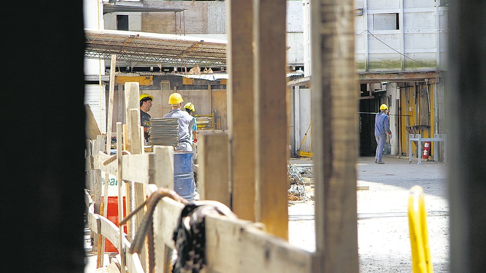 El Gobierno insiste con la precarización laboral.