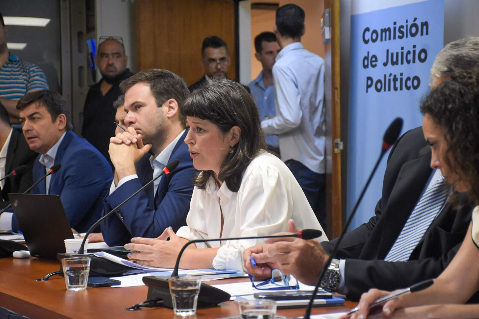 Carolina Gaillard, la presidenta de la comisión de Juicio Político, abrió la reunión.