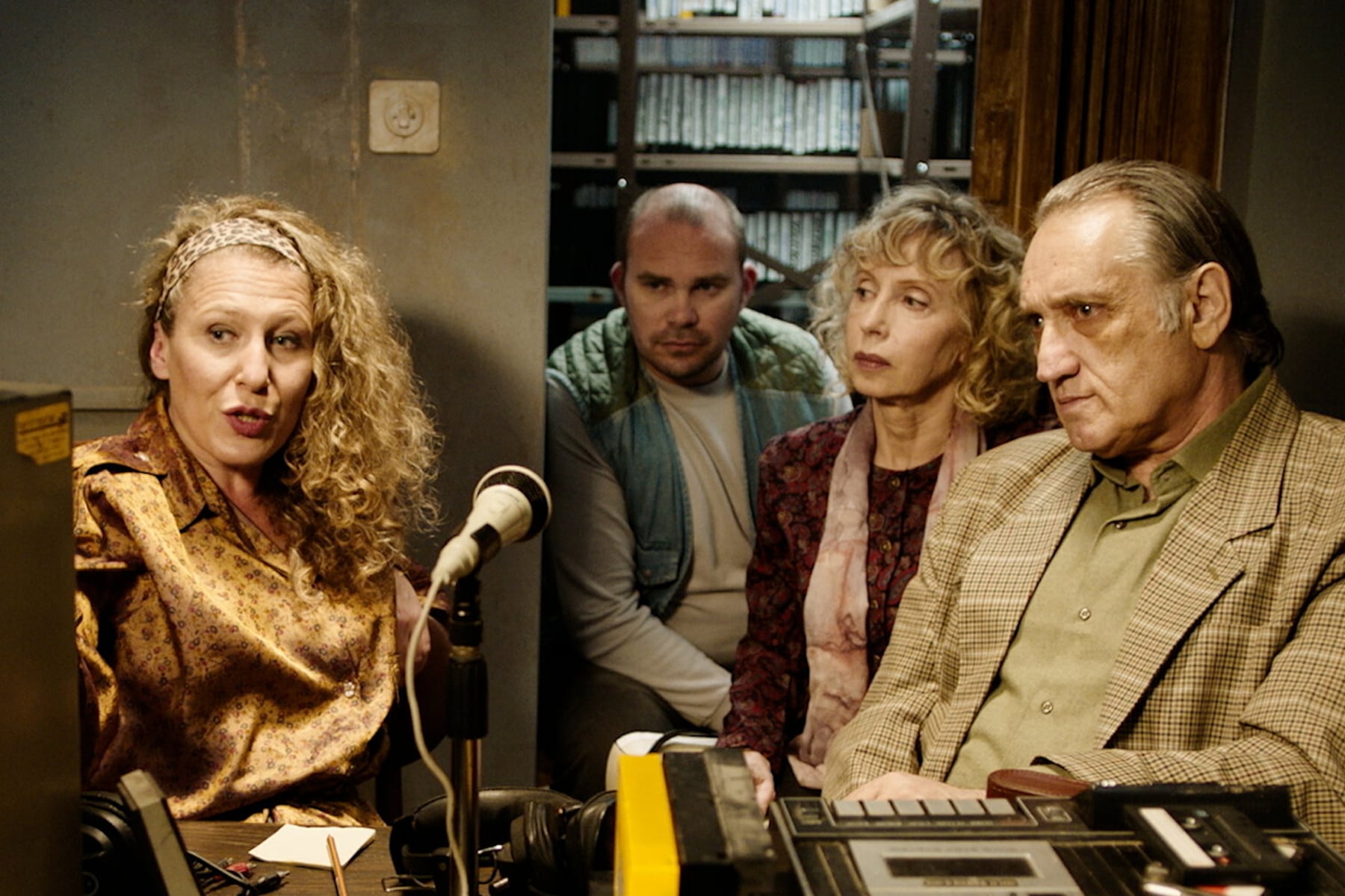 "Voces doradas" expone con delicadeza la fragilidad de sus personajes.