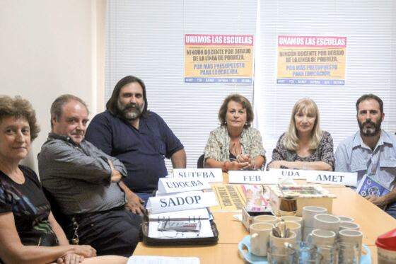 El Frente Gremial Docente Bonaerense (Suteba, FEB, UDA, Amet y Sadop) y la cegetista Udocba rechazaron el 18 por ciento en cuotas.