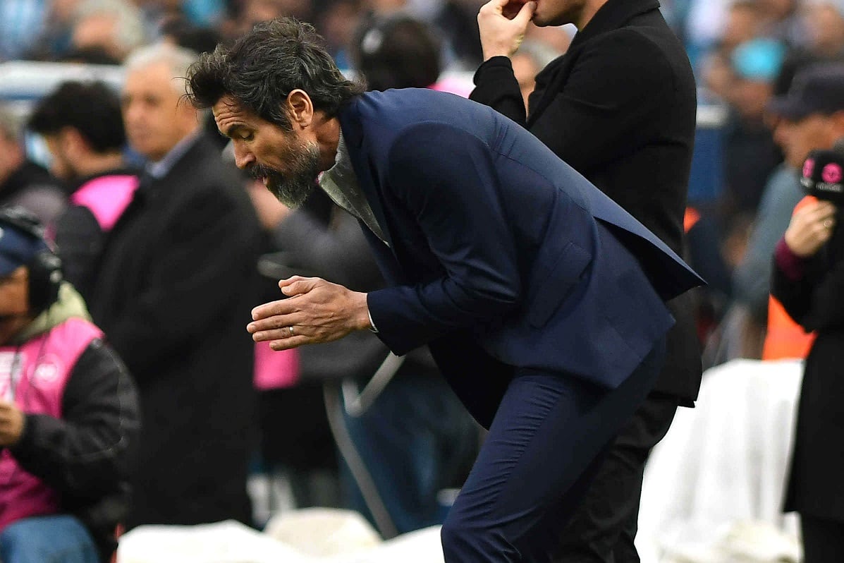 Domínguez maldice al suelo durante el Clásico de Avellaneda del domingo pasado
