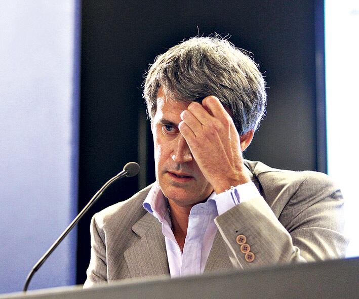 El ministro Alfonso Prat-Gay muestra un resultado fiscal muy malo en lo que va del año.