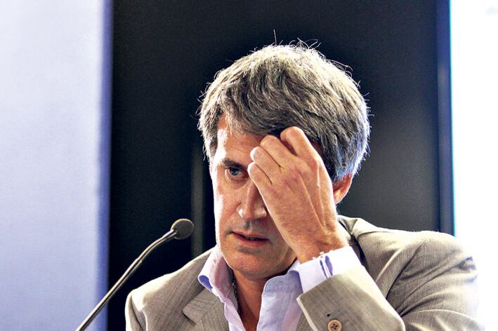 El ministro Alfonso Prat-Gay muestra un resultado fiscal muy malo en lo que va del año.