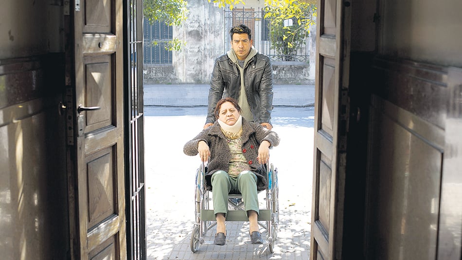 Miguel (Sergio Prina) y Elena (Liliana Juárez), motoarrebatador y víctima.