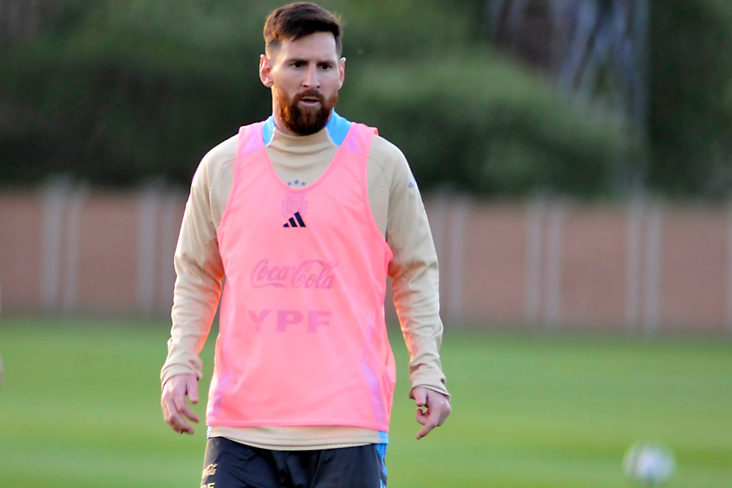 Lionel Messi durante los trabajos en Ezeiza.