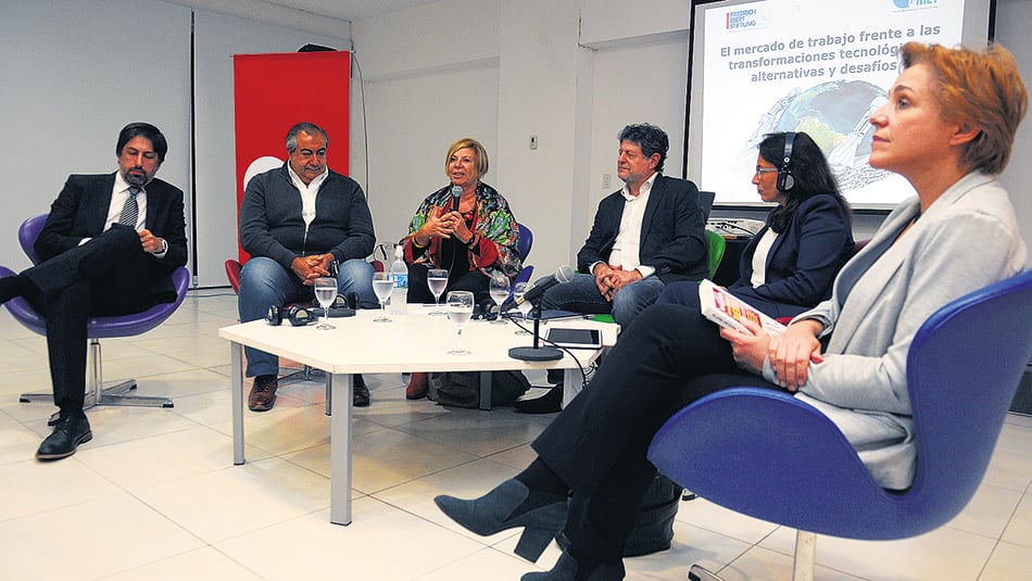 Nicolás Trotta, Héctor Daer, Marta Novick, Eduardo Levy-Yeyati, Yasmin Fahimi y Dorte Wollrad en la UMET.