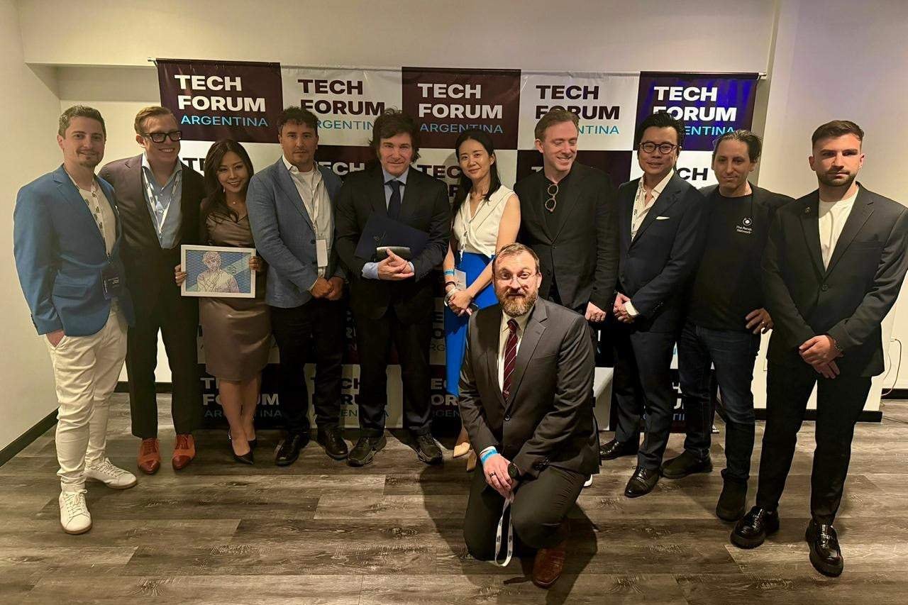 Milei con Peh y Novelli, en el marco de la reunión que mantuvieron en el Hotel Libertador