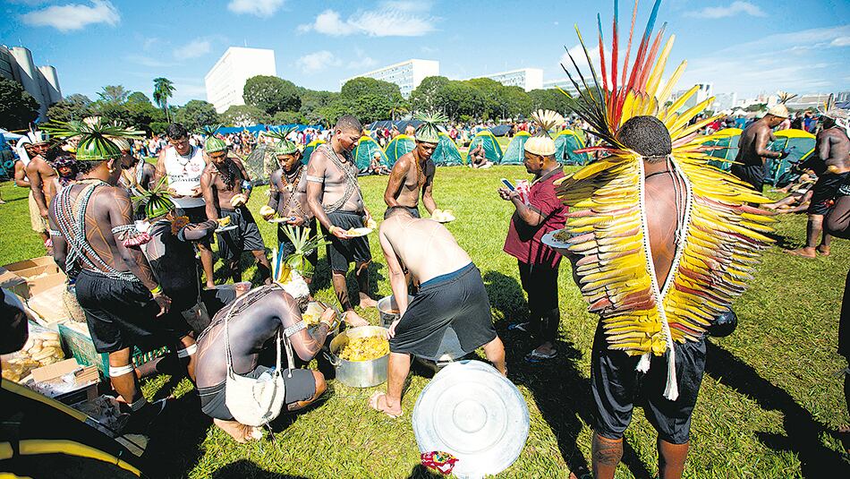 Los indígenas acamparán tres días en Brasilia reclamando el respeto a sus derechos.