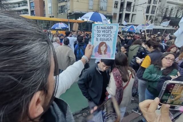 Miles de personas se movilizaron en Córdoba en apoyo a Cristina.