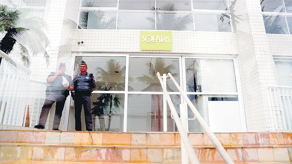 La entrada del Edificio Solaris, a donde llegaron los militantes del Movimiento de los Trabajadores Sin Techo.