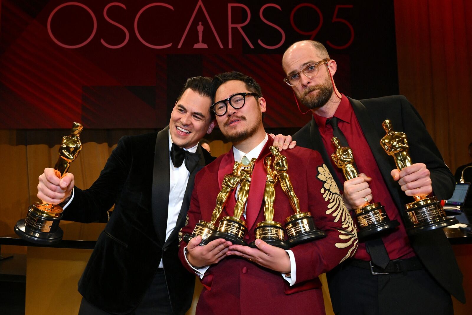 El productor Jonathan Wang con los Daniels, en la cresta de la ola.