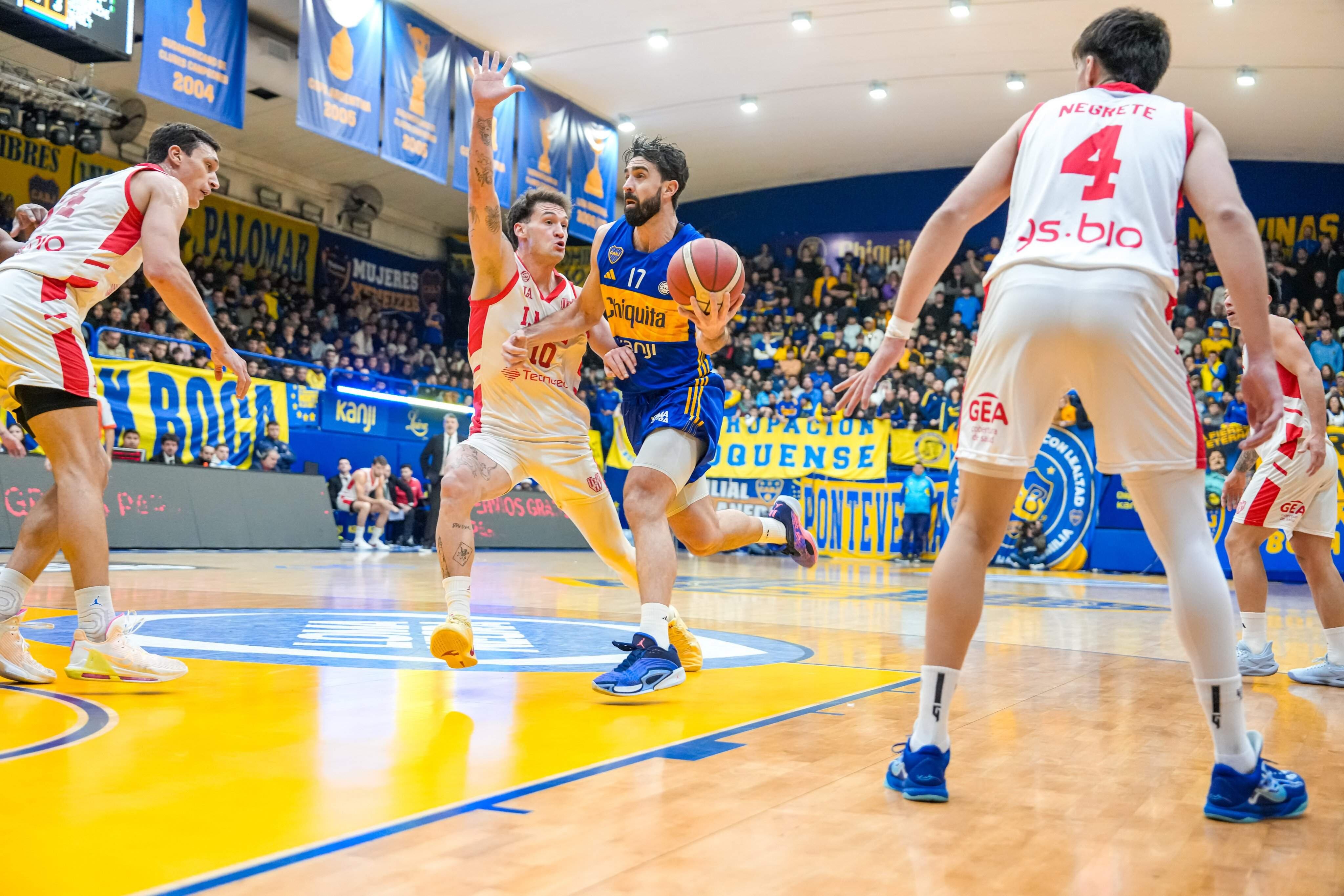 Vega busca una bandeja pese a la marca del uruguayo Pomoli