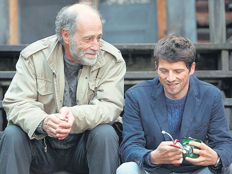 El progatagonista entra en contacto con un gran amigo y compinche de su padre en Canadá.