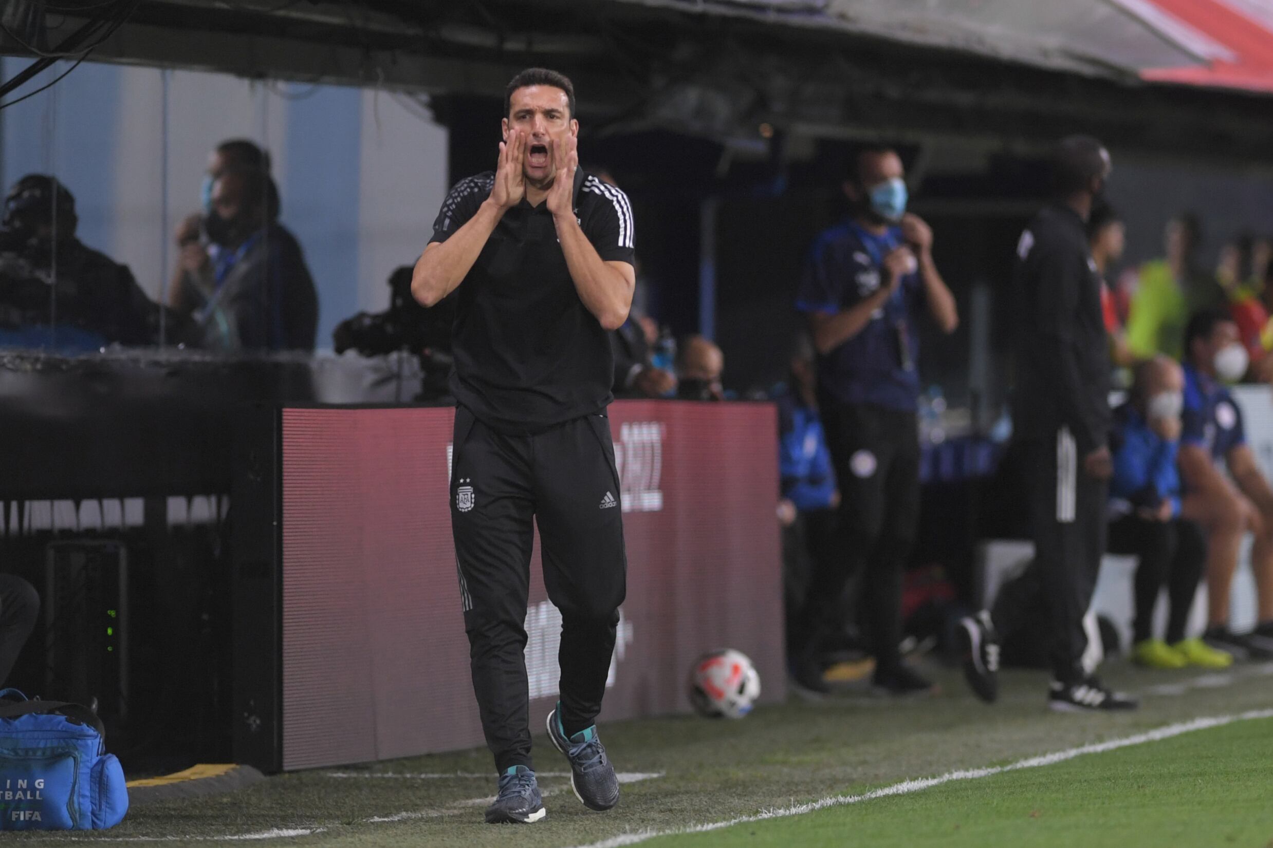 Scaloni ya piensa en Uruguay y Brasil.