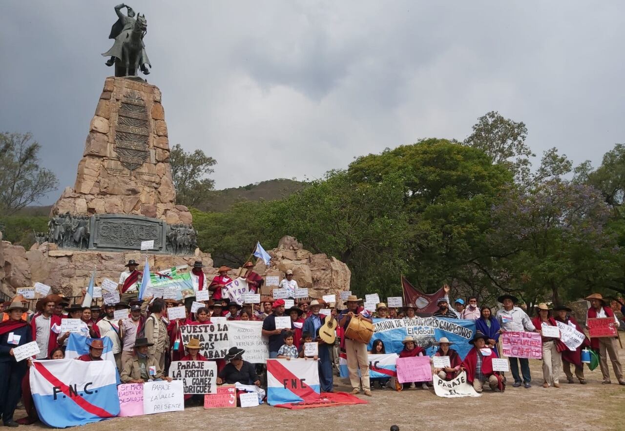En el monumento a Güemes. 