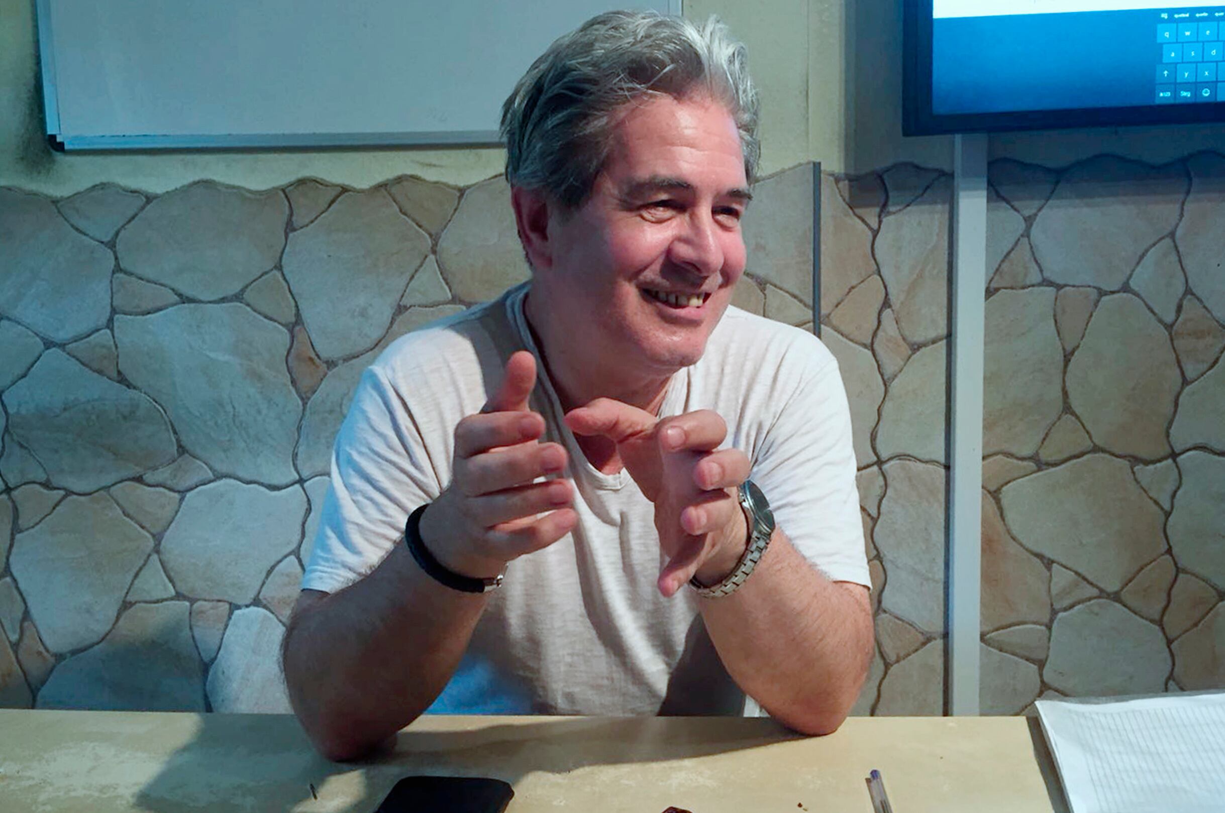 Claudio Lo Fiego en su casa de Düsseldorf: “Llevar este apellido no es fácil. La detención domiciliaria de mi hermano es un chiste”.