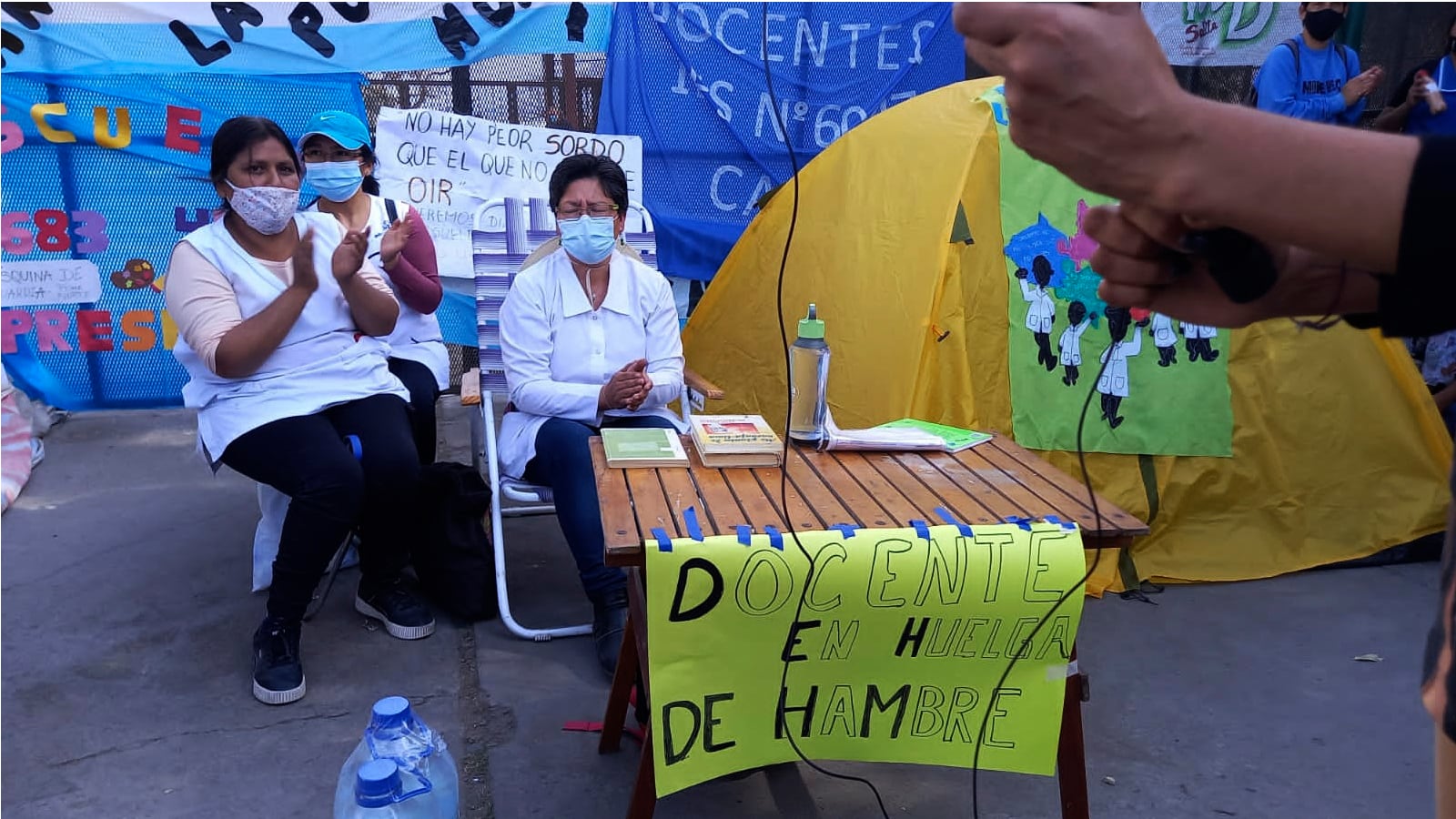 Catalina Vilte (derecha) inició la huelga de hambre.