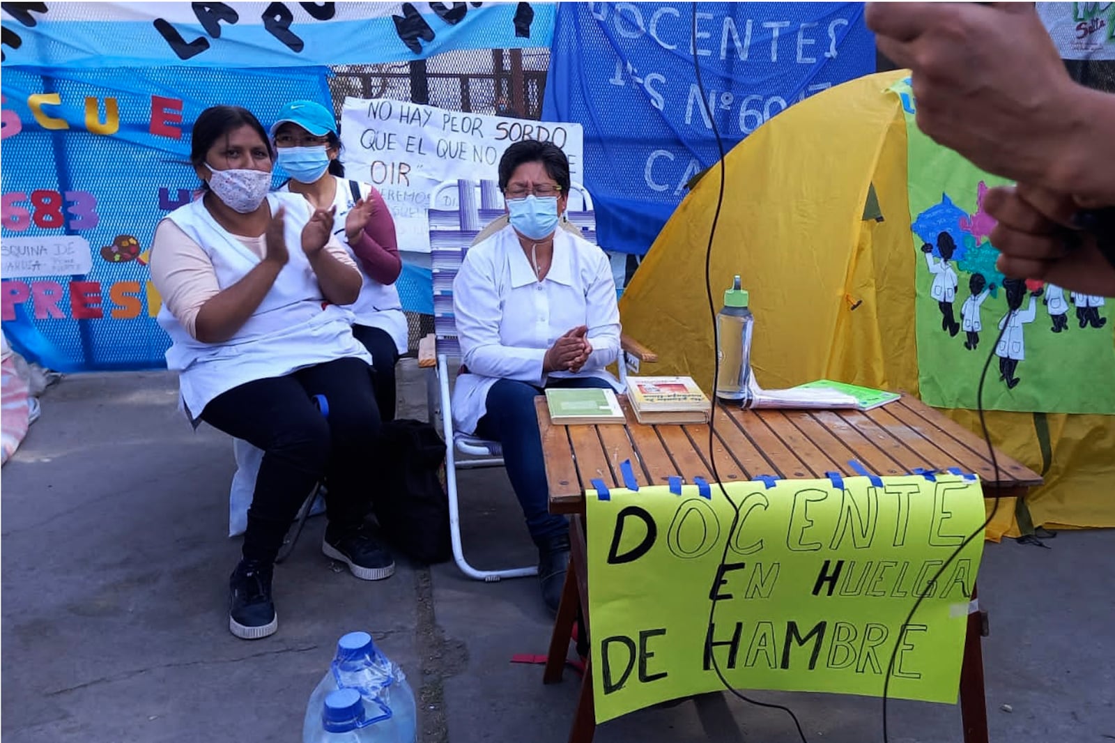Catalina Vilte (derecha) inició la huelga de hambre.