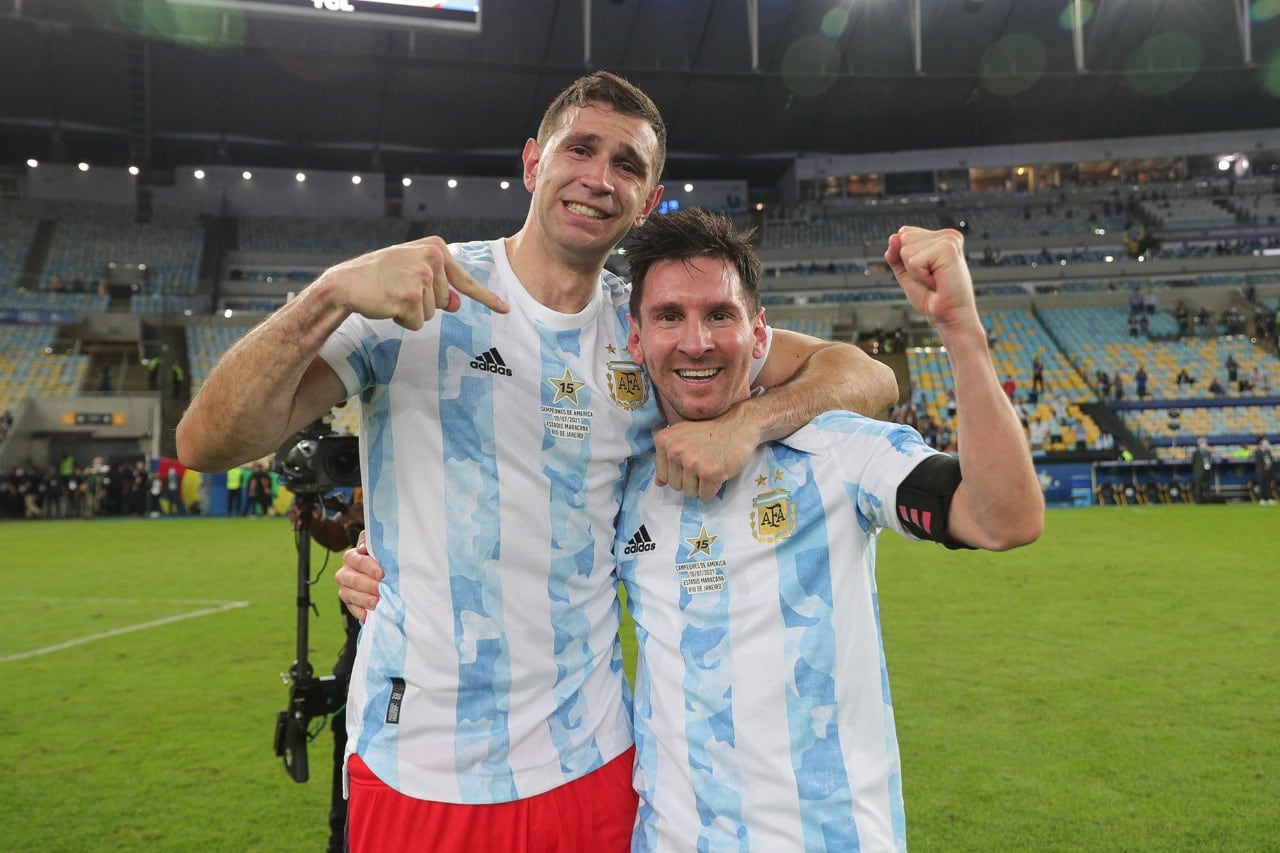Martínez y Messi tras la consagración en Brasil 2021