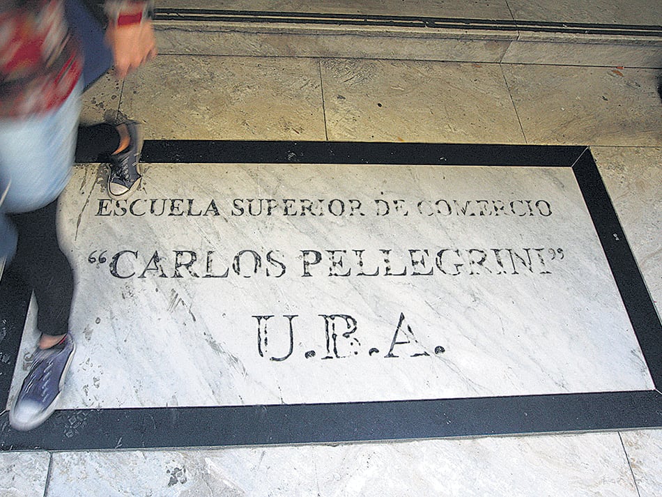 Padres y alumnos harán mañana un corte de calles para protestar por el apriete policial.