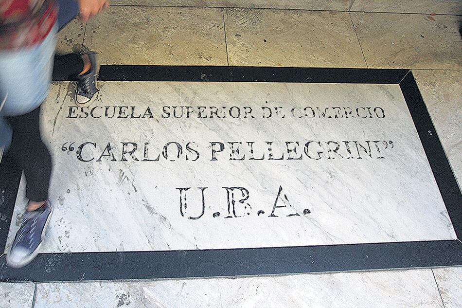 Padres y alumnos harán mañana un corte de calles para protestar por el apriete policial.