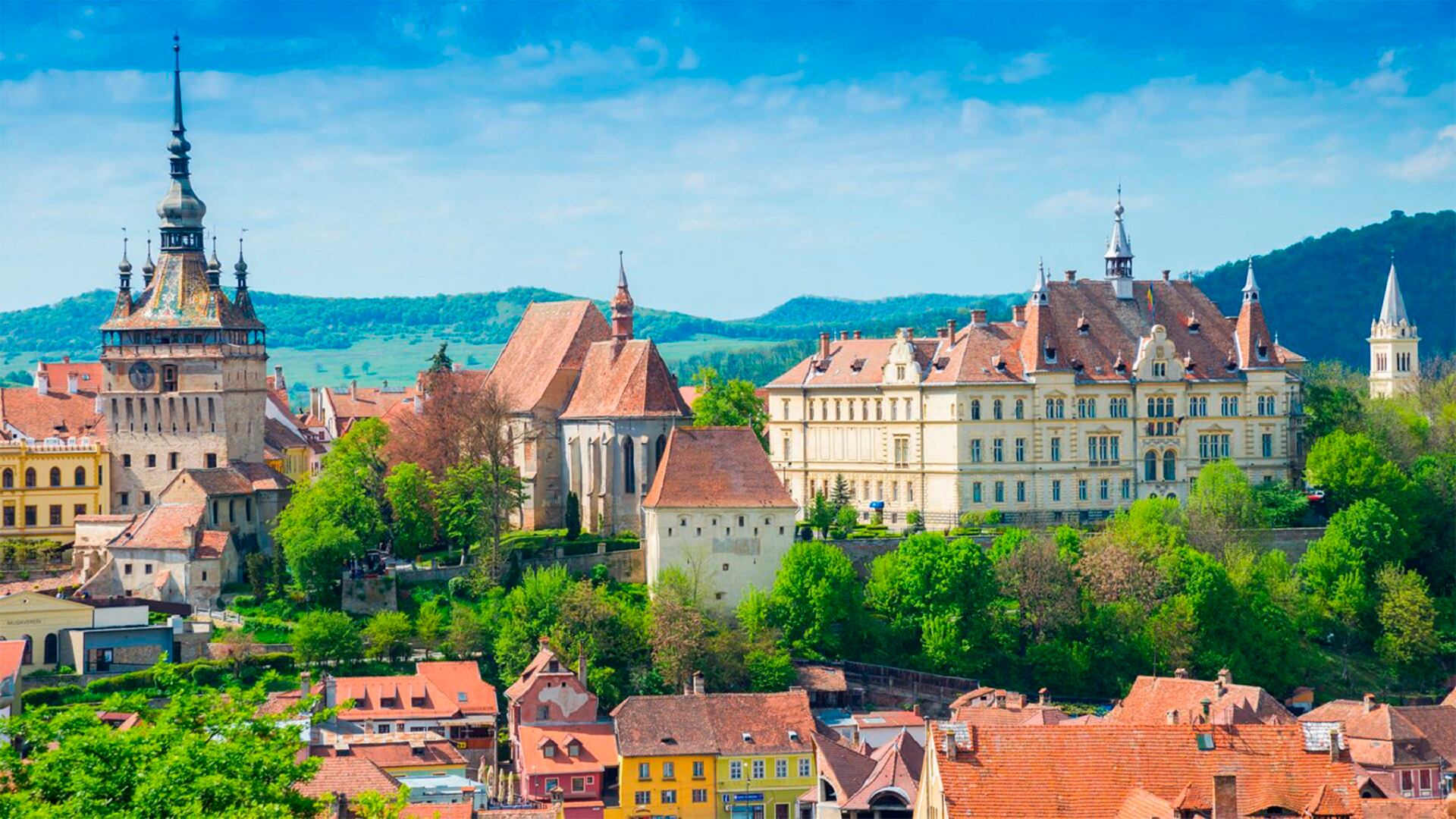 En Rumania conviven las huellas de guerras y tiranías con castillos señoriales y bosques de un verde profundo.