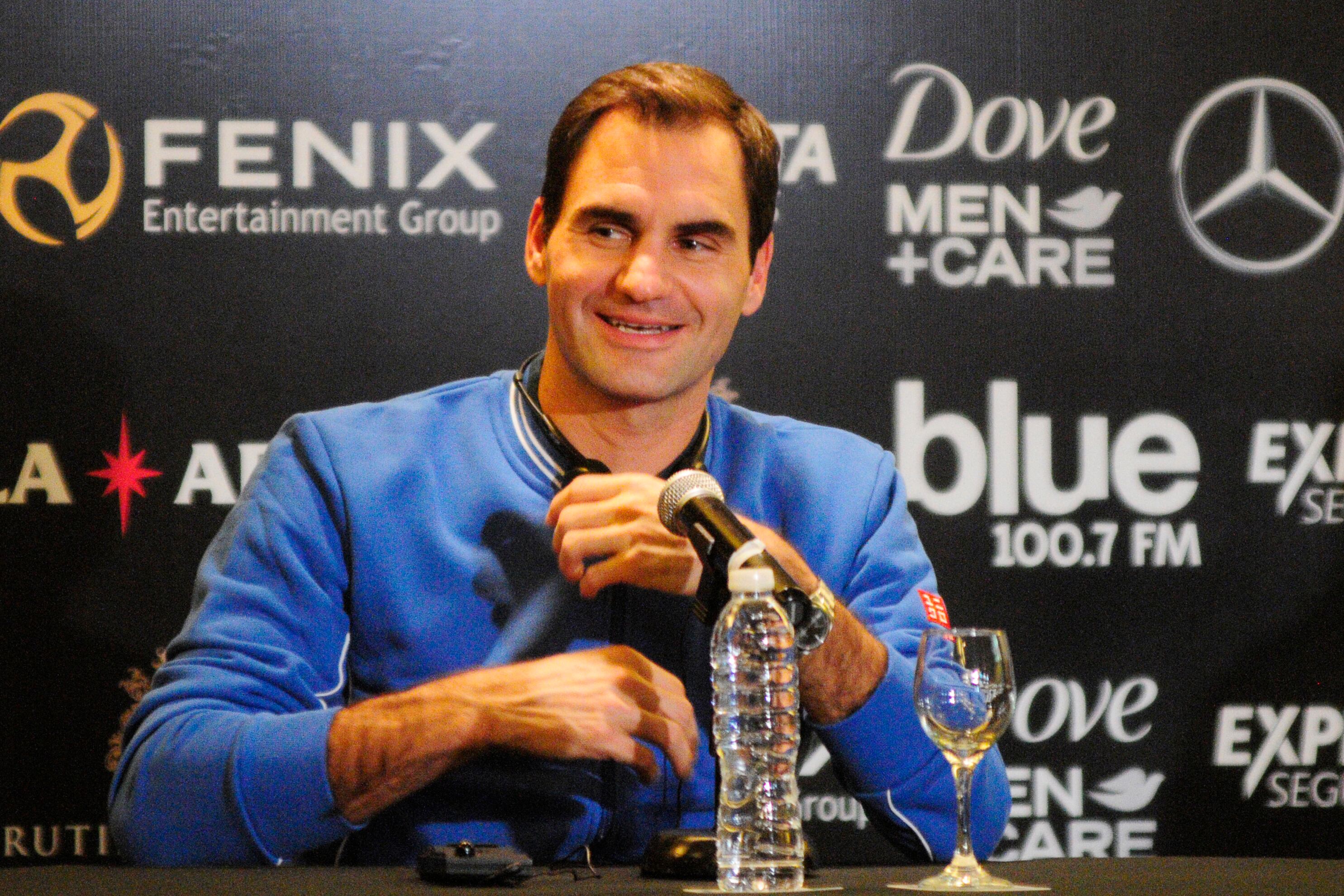 Federer sonríe durante un momento de la conferencia en Puerto Madero.