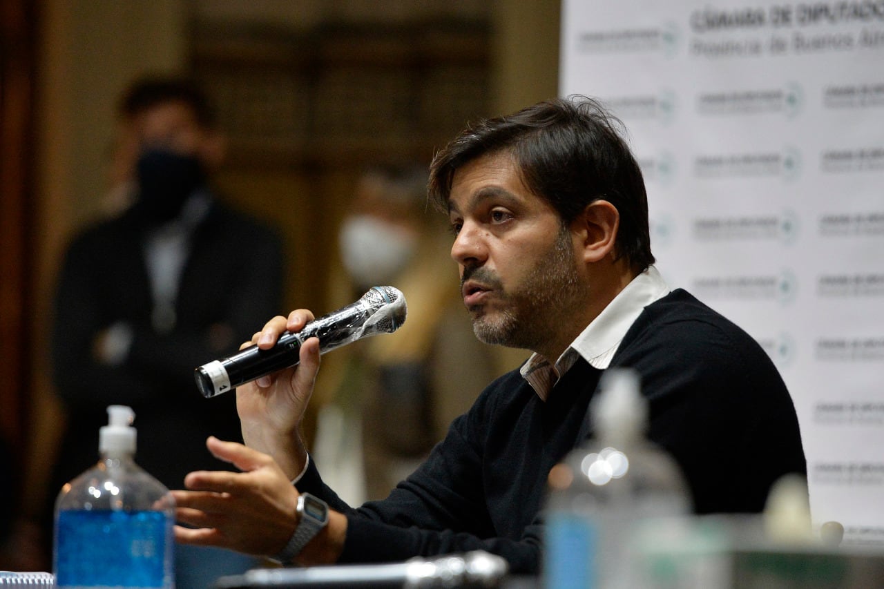 Carlos Bianco cuestionó la decisión del intendente de Tandil de no respetar las fases de la cuarentena.