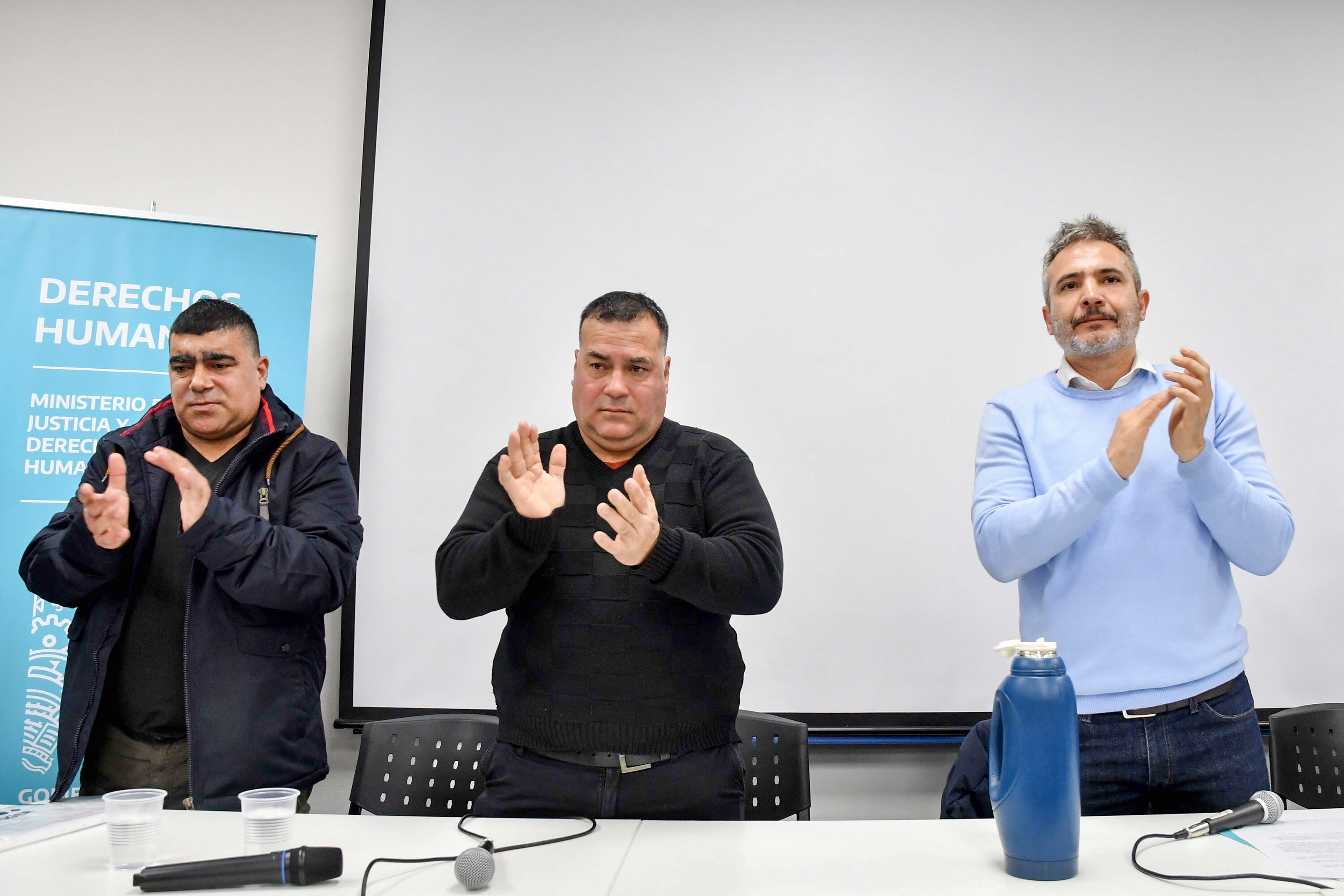 Omar Perego y Fernando Perego, hijos de Alberto, junto a Matias Moreno subsecretario de Derechos Humanos.