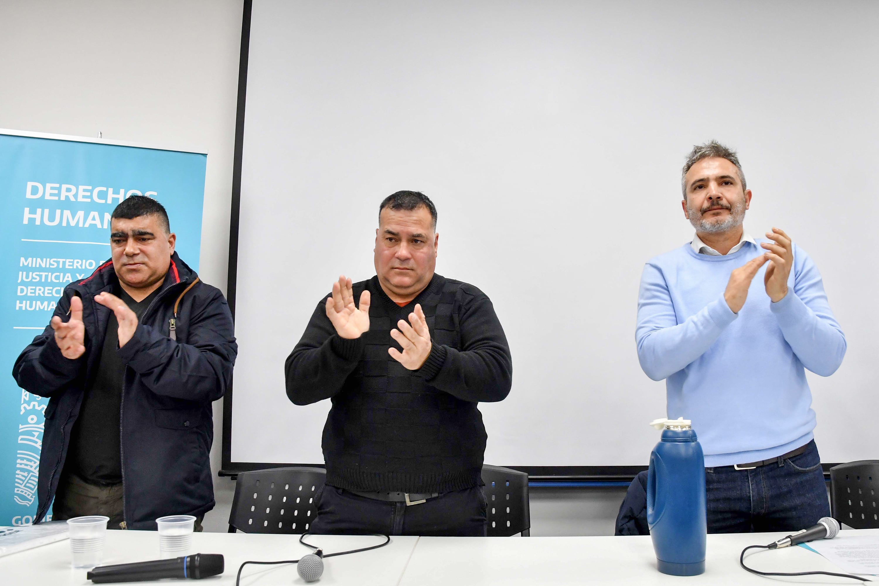 Omar Perego y Fernando Perego, hijos de Alberto, junto a Matias Moreno subsecretario de Derechos Humanos.
