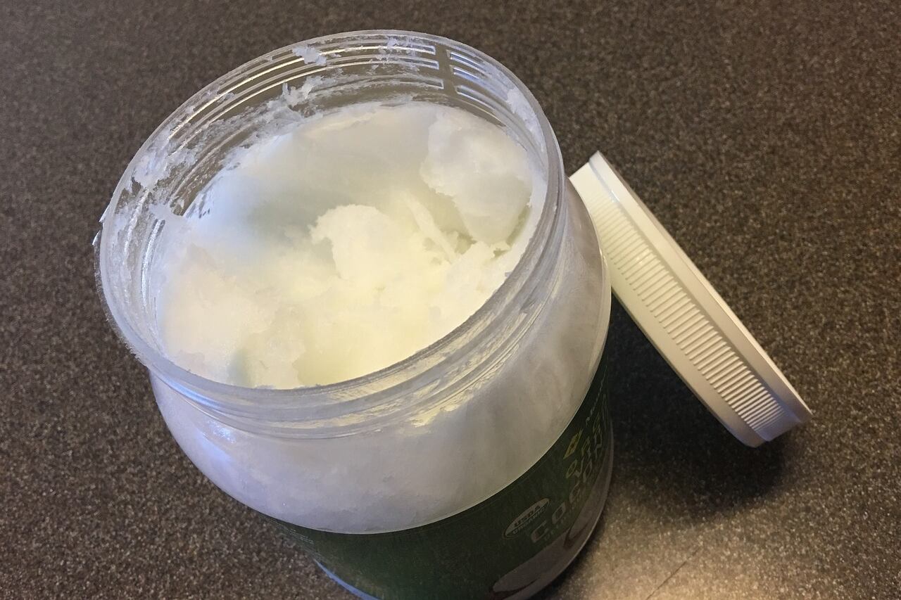 La Anmat prohibió un aceite de coco por no contar con la información obligatoria en su rotulado.