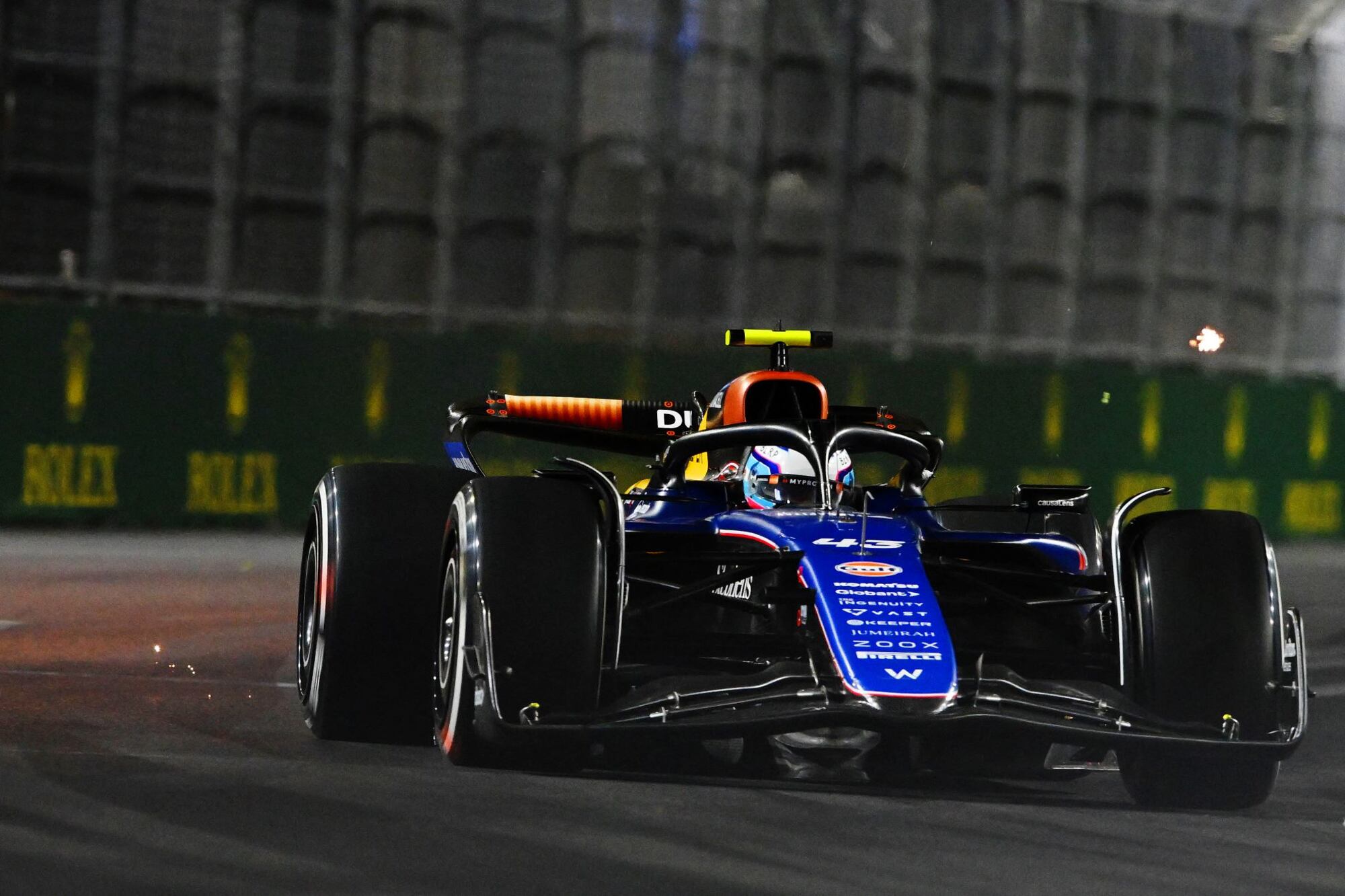 Franco Colapinto en plena carrera nocturna de Las Vegas.