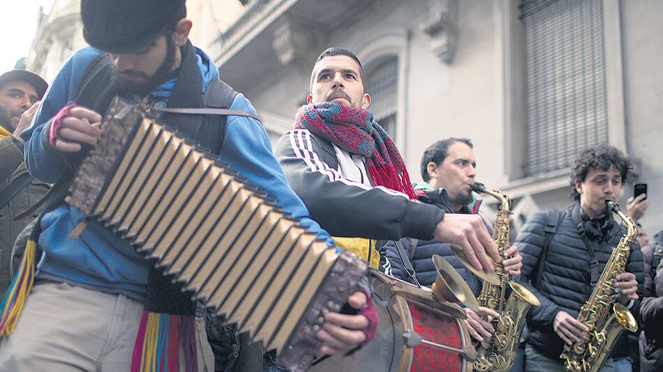 La música en la calle puede ser denunciada anónimamente como “ruidos molestos”.