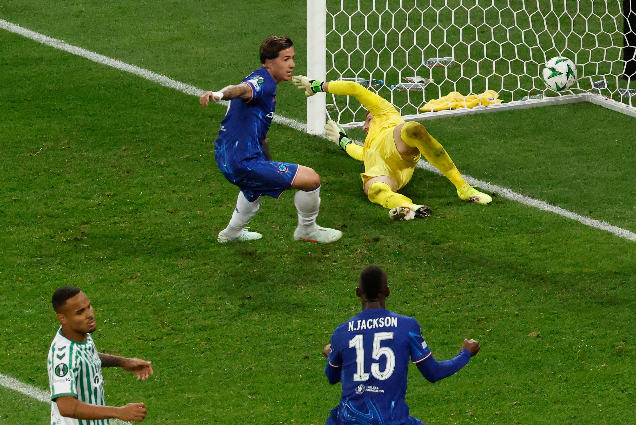 Enzo consiguió su primer título con Chelsea, equipo al que llegó en 2023.