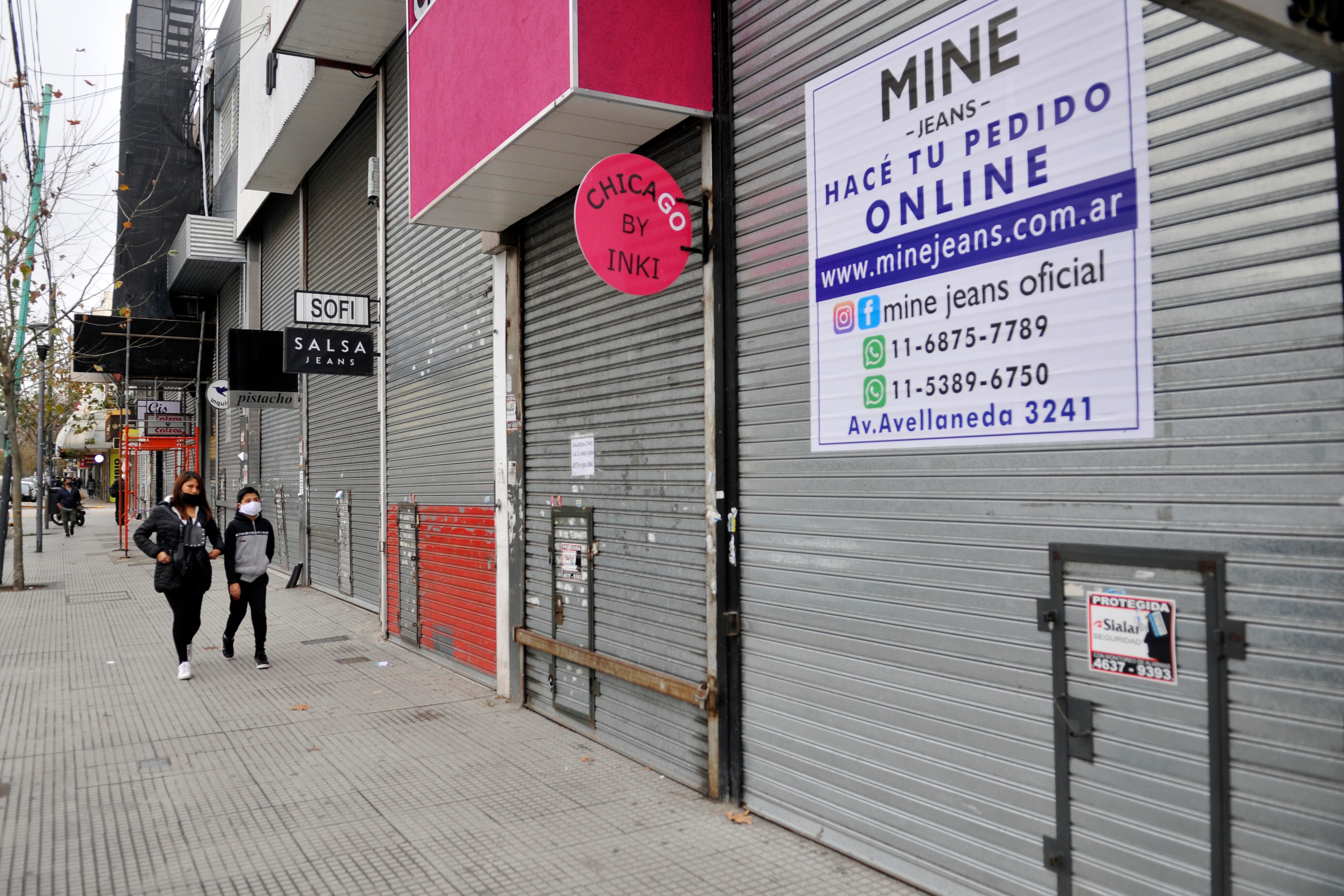 La recesión toca a los tres componentes de la demanda: exportaciones, inversión y consumo.