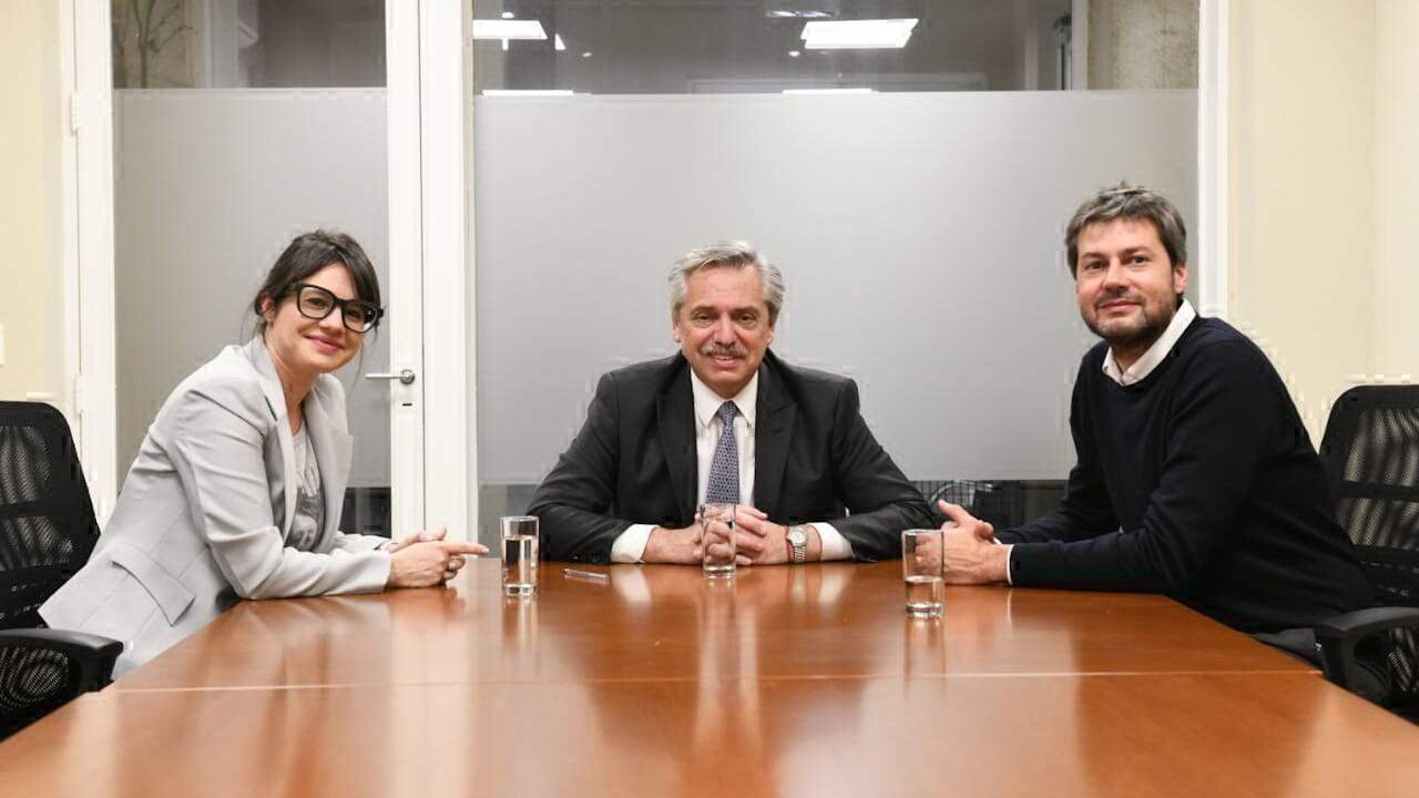 Gisela Marziotta y Matías Lammens en las oficinas de Alberto Fernández.