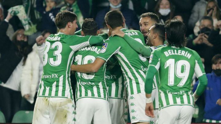 Todo Betis celebra el éxito ante Alavés
