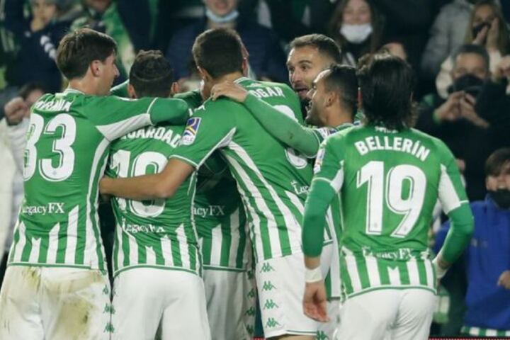 Todo Betis celebra el éxito ante Alavés