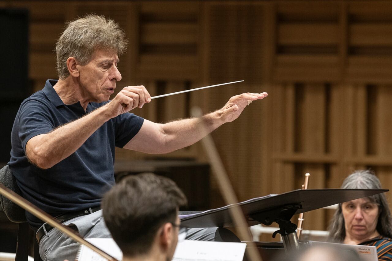 Jan Latham-Koenig estará al frente de la Orquesta Estable del Colón.