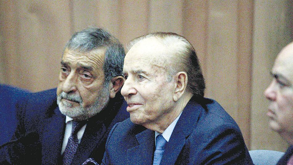 Carlos Menem y Domingo Cavallo condenados a más de tres años de prisión.