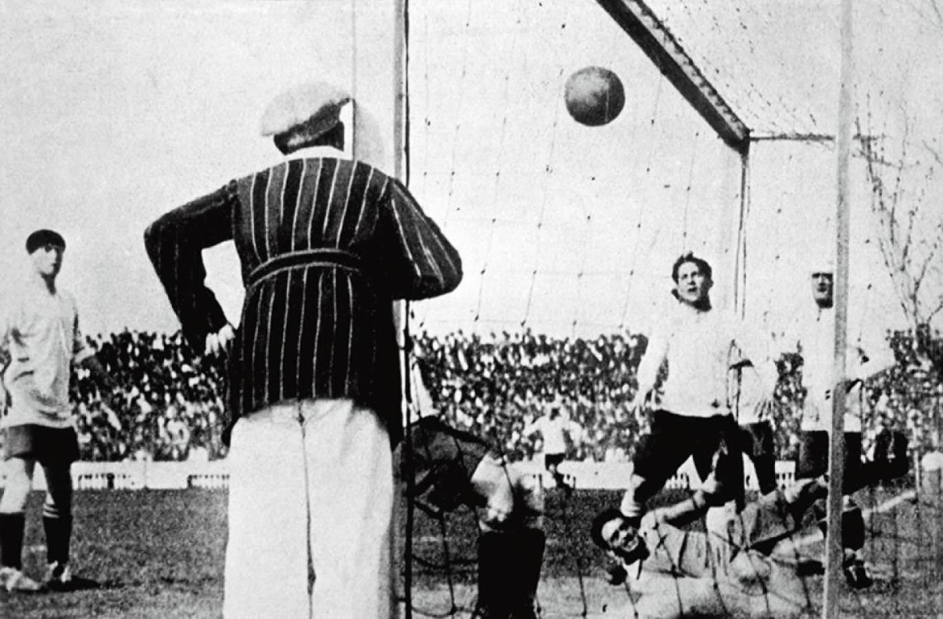 El gol olímpico de Cesáreo Onzari, el primero de la historia del fútbol.