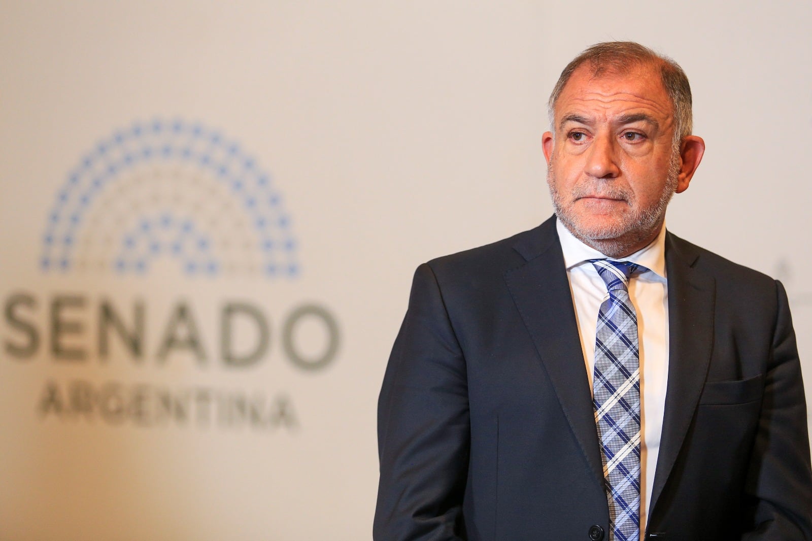 Juez con cara de serio. Aún no había recibido la buena nueva