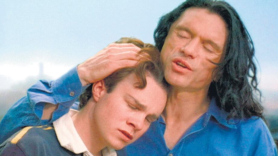 Greg Sestero y Tommy Wiseau en The Room, la película que los hizo involutariamente famosos.